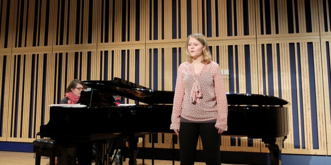 Claire Ward in a previous Samling Academy rehearsal at Sage Gateshead. Photo ©:Mark Pinder