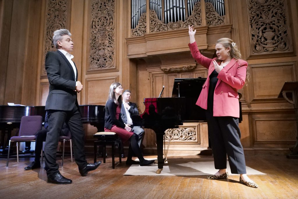 Annabel Kennedy with James Garnon and pianist Krystal Tunnicliffe, Samling Artist Programme Masterclass, Marchmont House. Photo credit: Mark Pinder